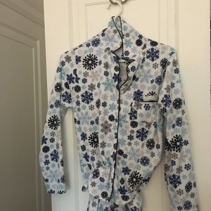 Snowflake Pajama Set (Top and Bottoms) Size S
